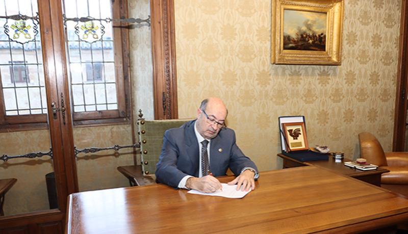 El rector en funciones convoca elecciones a la USAL
